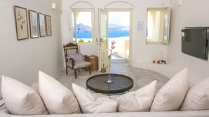 TV - My Rental Homes - Aloy Suite with outdoor hot tub, covered Jacuzzi and sea view (Fira)
