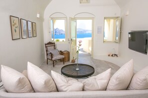 TV - My Rental Homes - Aloy Suite with outdoor hot tub, covered Jacuzzi and sea view (Fira)