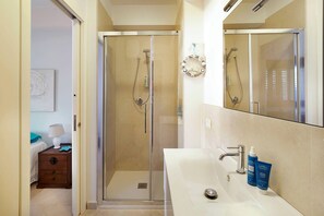 Shower, hair dryer, bidet - Cala Diletta with private pool - My Rental Homes (San Vito Lo Capo)