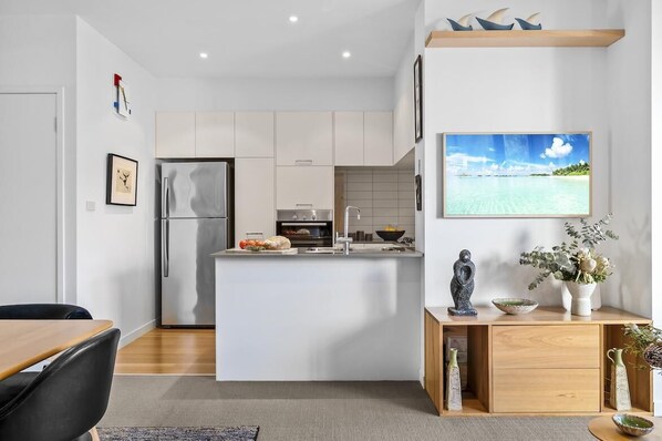 Fridge, oven, dishwasher, coffee/tea maker