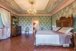 6 chambres, fer et planche à repasser, lit parapluie, Wi-Fi gratuit