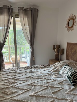 1 bedroom, WiFi, bed sheets - Charming 2P - Swimming pool - 1km from the beach (Sainte-Maxime)