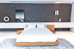 8 bedrooms, iron/ironing board, free WiFi