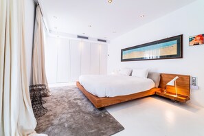 8 bedrooms, iron/ironing board, free WiFi