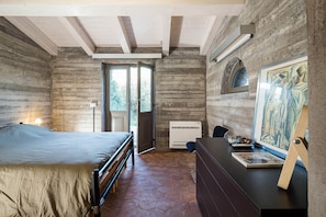 5 bedrooms, iron/ironing board, travel cot, free WiFi
