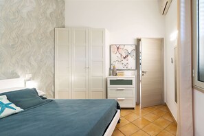 2 camere, ferro/asse da stiro, Wi-Fi gratuito