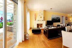 TV - Villa Aspro with pool & jacuzzi - My Rental Homes (Corfu)