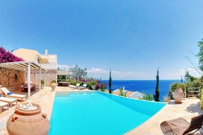 Pool - Villa Aspro with pool & jacuzzi - My Rental Homes (Corfu)