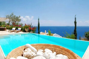 Pool - Villa Aspro with pool & jacuzzi - My Rental Homes (Corfu)