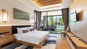 Deluxe Double Room | In-room safe, bed sheets