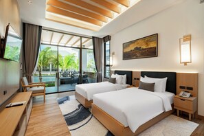 Deluxe Twin kamer | Een kluis op de kamer, beddengoed