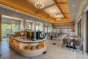Desayuno buffet diario (THB 400 por persona)