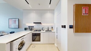 Refrigerador, microondas, horno, placa de cocina