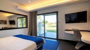 5 habitaciones, tabla de planchar con plancha y cuna de viaje 