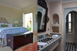 7 habitaciones, tabla de planchar con plancha y cuna de viaje 