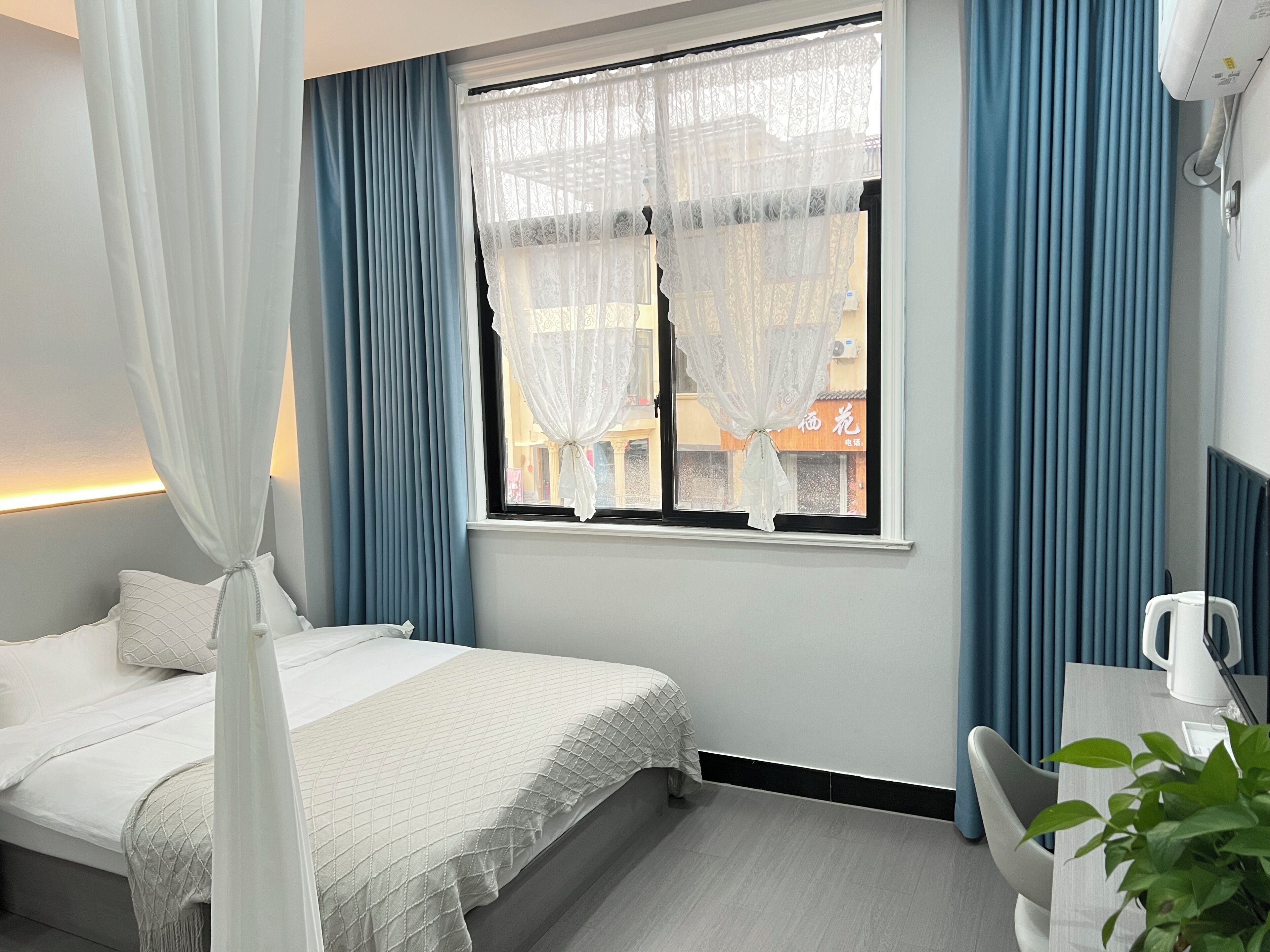 Ropa de cama de alta calidad, cubrecamas y escritorio 