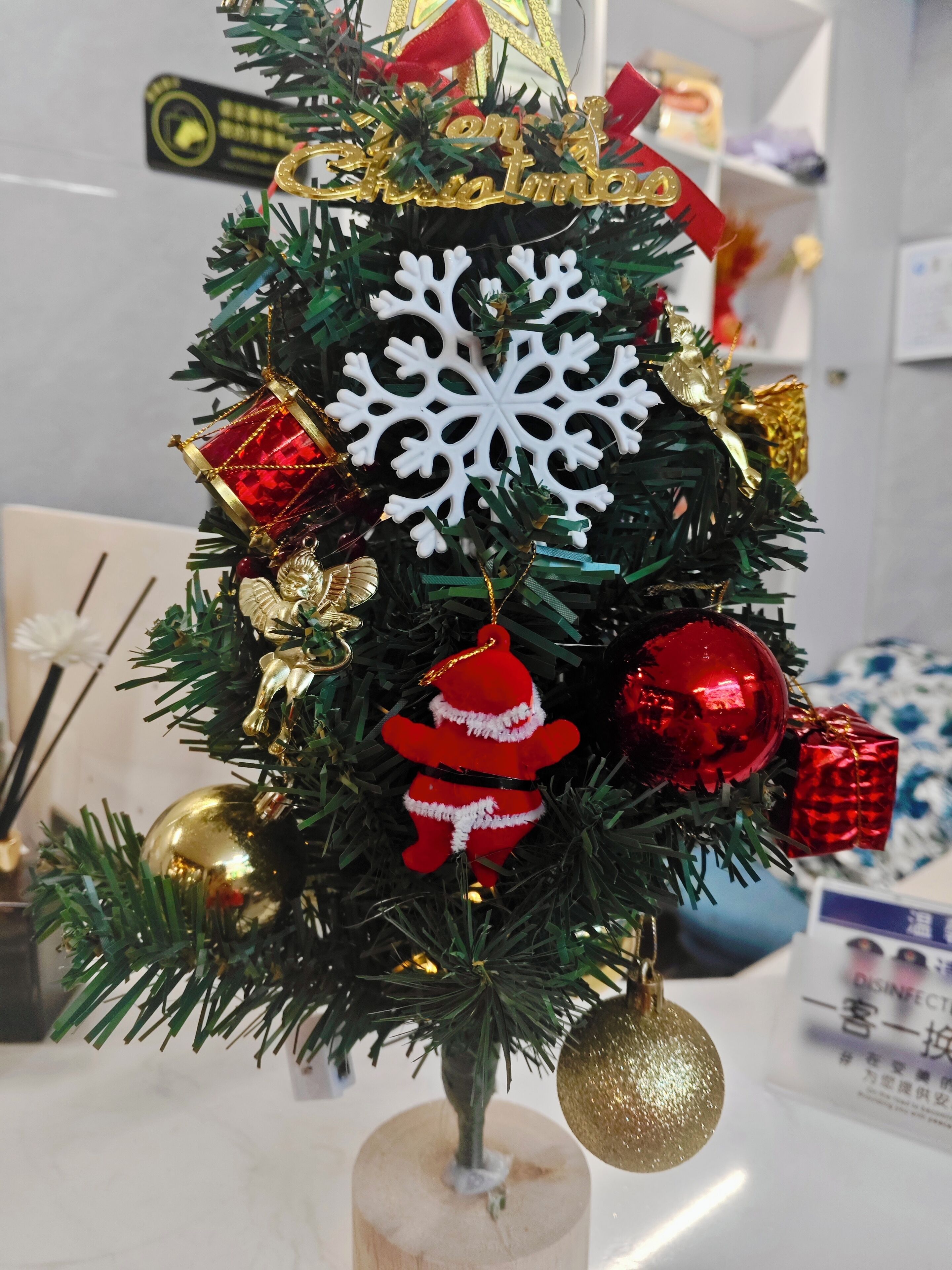 A Christmas tree with ornaments, a snowflake, and a 'Merry Christmas' topper.