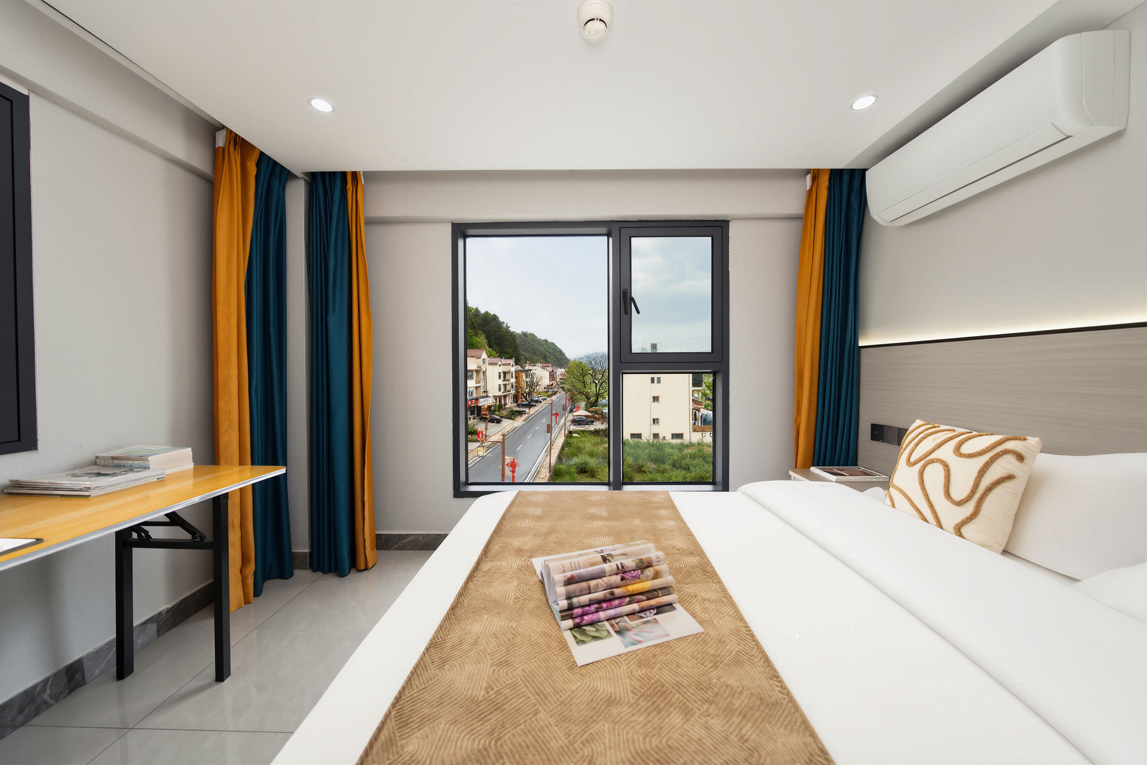 Habitación Confort | Ropa de cama de alta calidad, edredón y decoración personalizada 