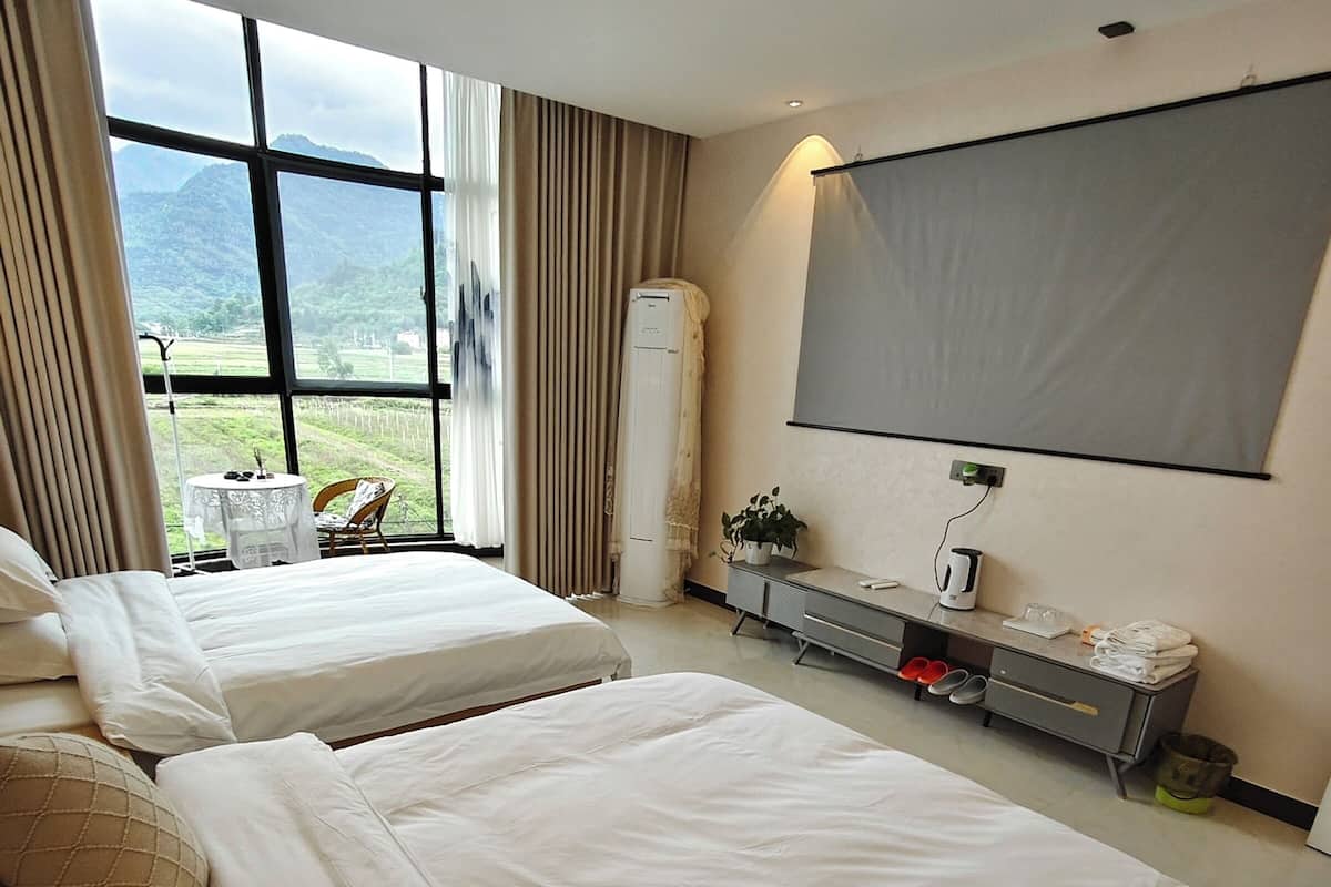 Family Suite, Air conditioning, Mountain View | Premium bedding, down comforters, desk, laptop workspace