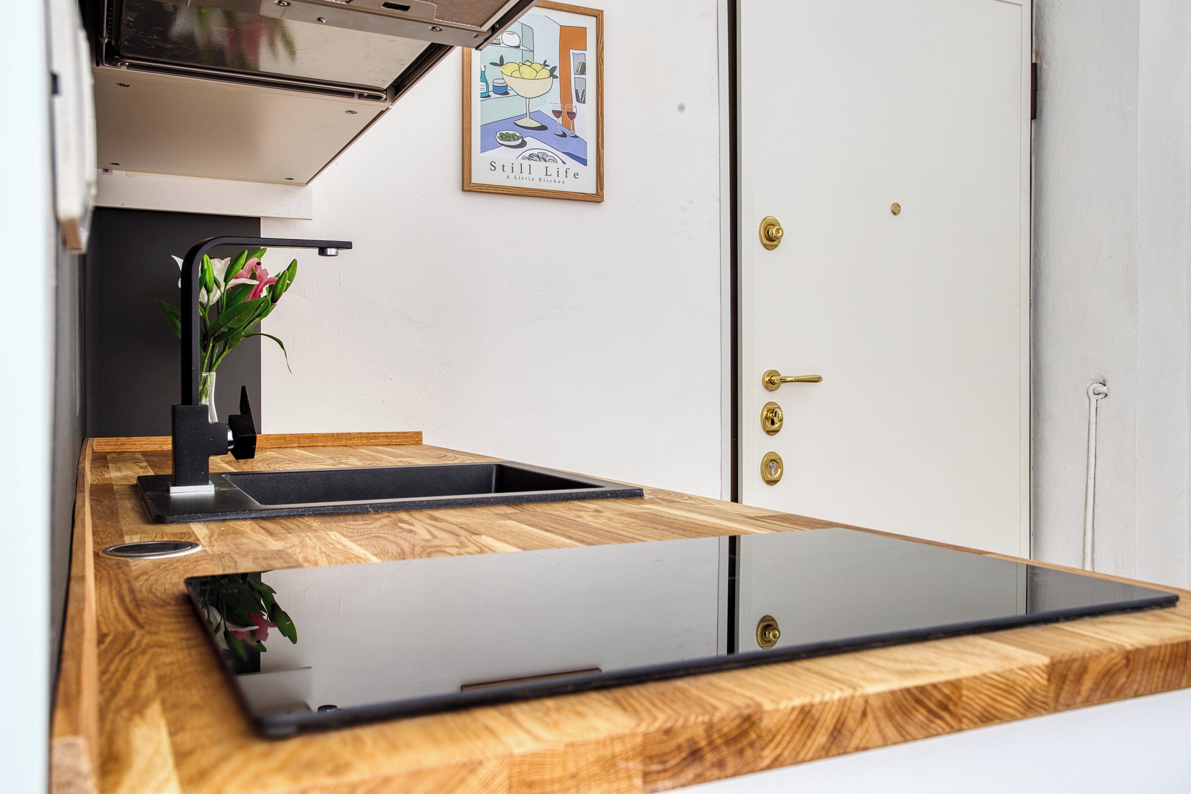 Standard Apartment, City View | Living area