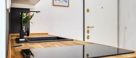 Standard Apartment, City View | Living area