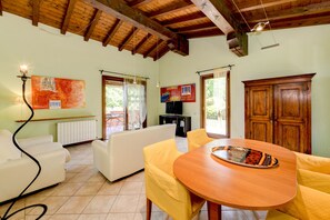 TV - Casa Cri Cri with lake view (Soiano del Lago)