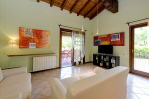 TV - Casa Cri Cri with lake view (Soiano del Lago)