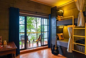 Dortoir Partagé, dortoir mixte, vue vallée (6 Bed with Balcony) | 1 chambre, draps fournis