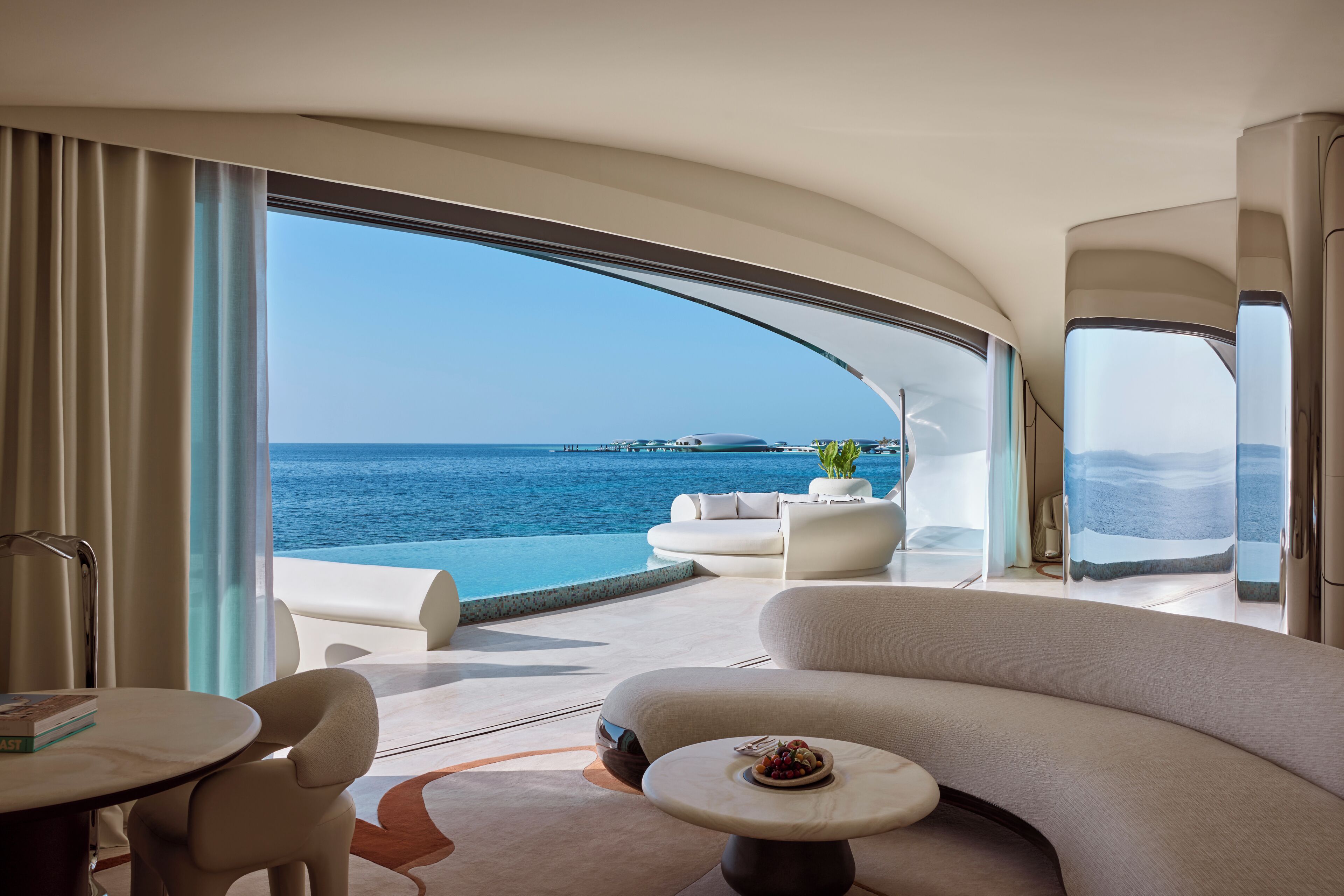 Villa, vue mer | Coin séjour | TV connectée de 65 pouces avec chaînes par satellite