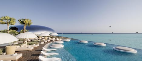 2 outdoor pools