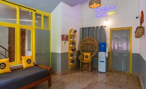 Cortinas blackout, wifi gratis y ropa de cama 