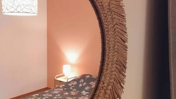 3 habitaciones, tabla de planchar con plancha, wifi y ropa de cama