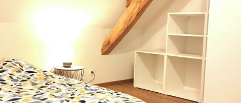 3 chambres, fer et planche à repasser, Wi-Fi, draps fournis