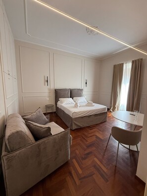 1 bedroom, travel cot, WiFi, bed sheets - Augustus Emperor Suite (Roma)