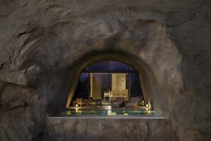 One Bedroom Mountain Cave Suite | Private pool - Desert Rock Resort (Umluj)