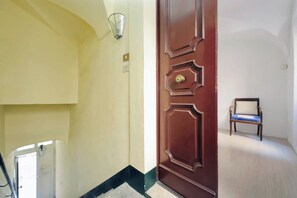 Interior entrance - Cimarra Apartment (Rome)
