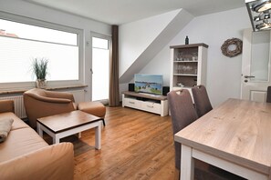 TV, DVD-spiller og stereoanlegg