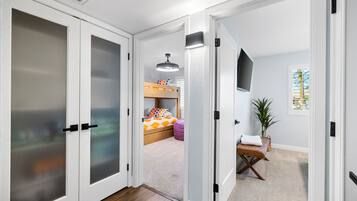 5 bedrooms, desk, iron/ironing board, free WiFi