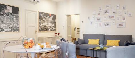 Appartamento (3 Bedrooms) | Area soggiorno
