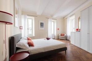 Lägenhet (3 Bedrooms) | 3 sovrum, arbetsyta för laptop och strykjärn/strykbräda