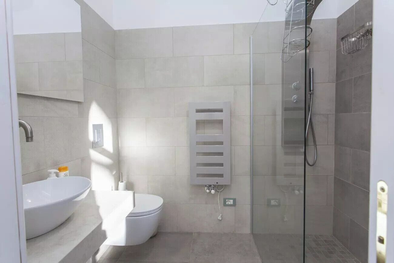 Shower, jetted tub, hair dryer, bidet