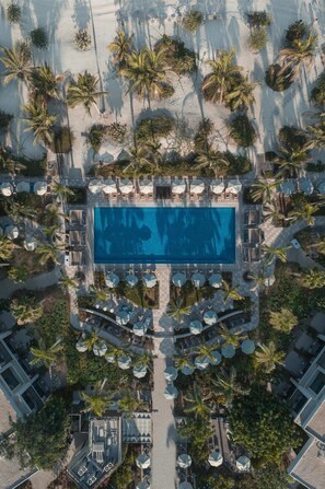 2 piscines extérieures