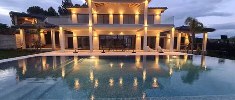 Outdoor pool, a heated pool