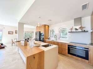 Batterie de cuisine, vaisselle et ustensiles