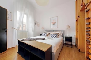 1 bedroom, iron/ironing board, bed sheets - Metastasio (Rome)