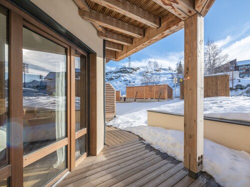 Modern 3-bedroom apartment, ski-in/ski-out, perfect for 6 people