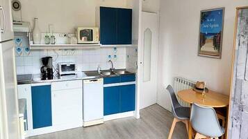 Tủ lạnh, lò vi sóng, lò nướng, máy rửa bát