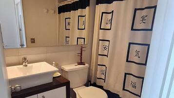 Toallas, jabón, papel higiénico