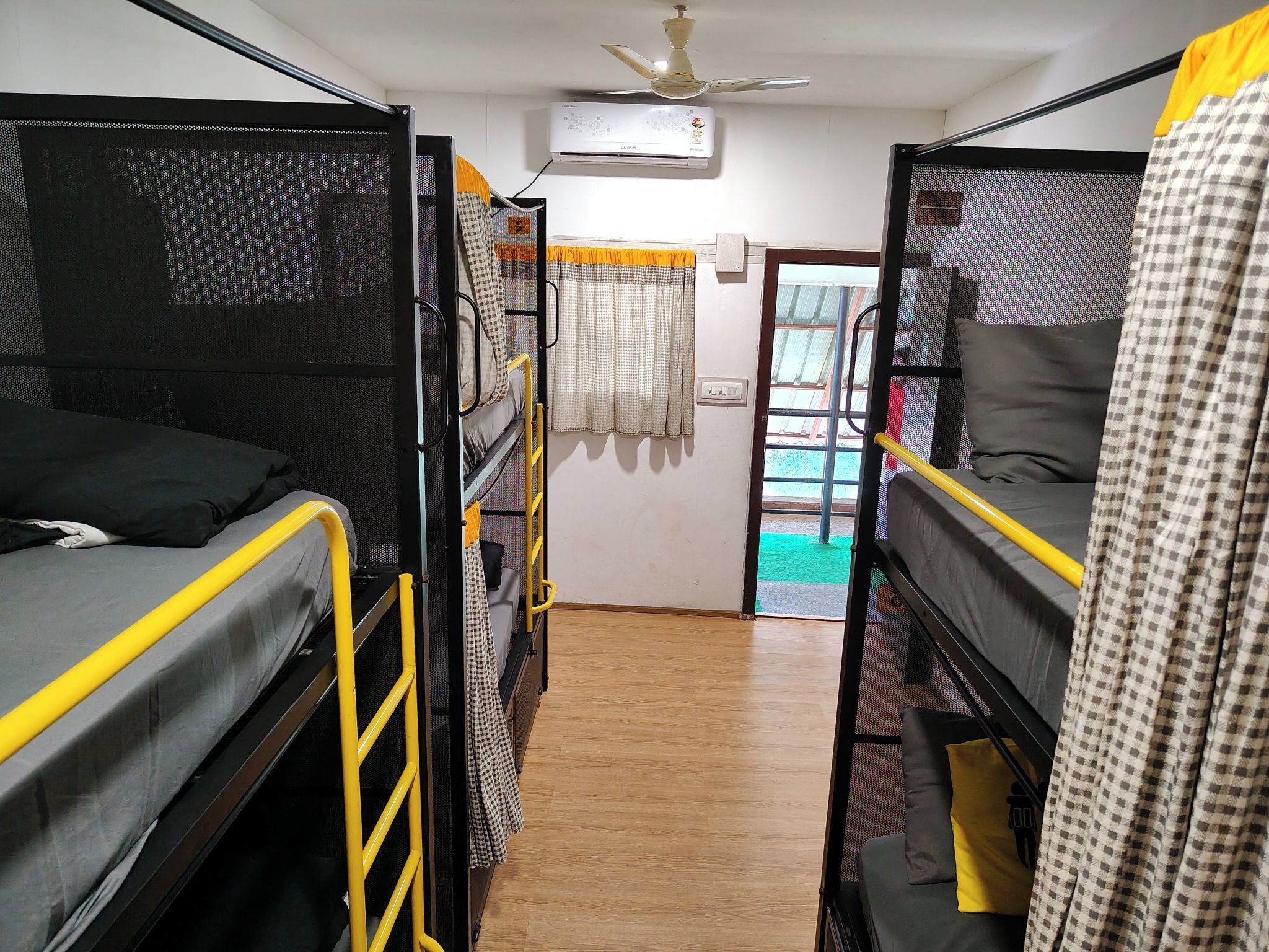 Eenvoudige slaapzaal | Beddengoed