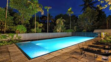 Kolam renang outdoor